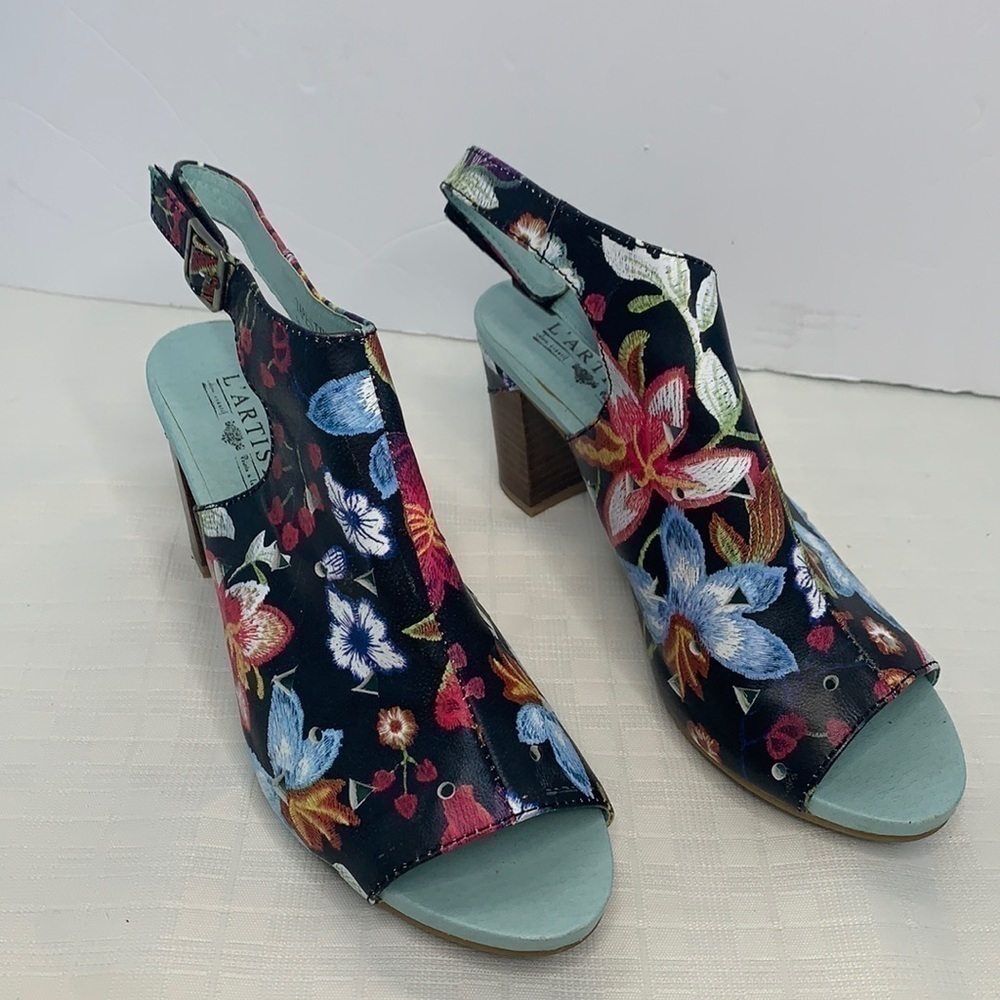 L'Artiste Tapestry Leather Ankle Strap Sandal